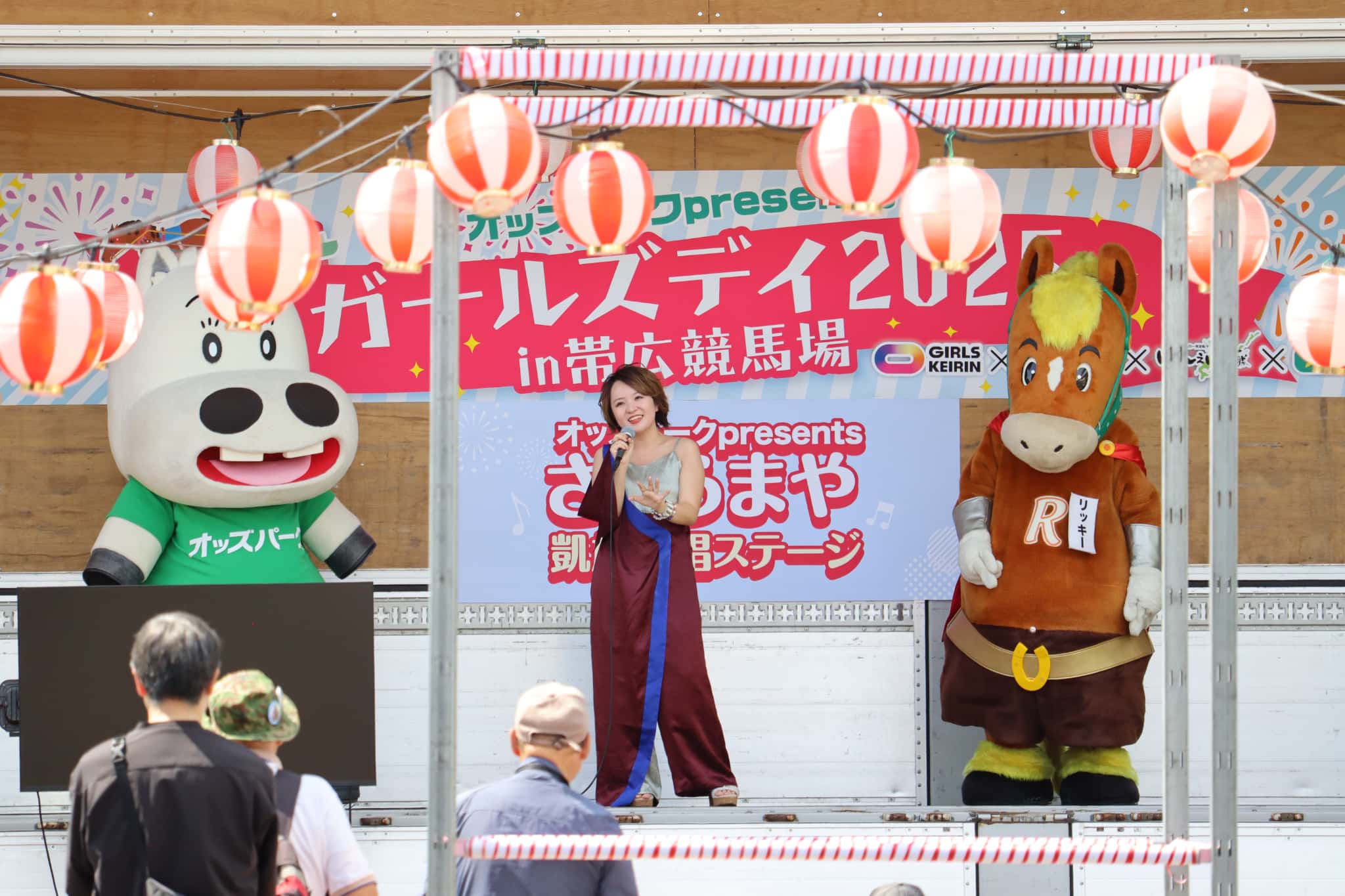 さくらまやさんの歌唱シーン
