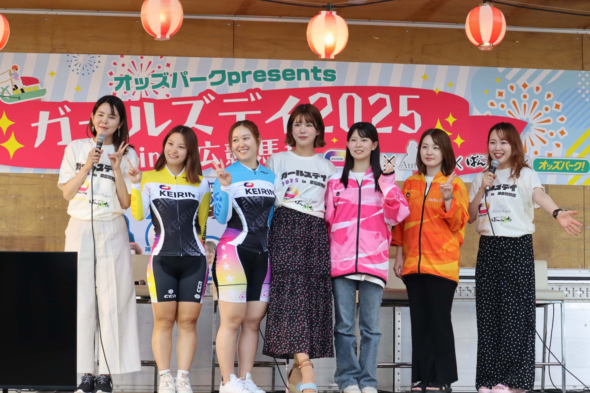 ガールズケイリン選手、オートレース女性選手たちの集合写真